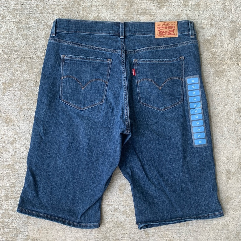 Levi’s Classic Bermuda Shorts - Picture 2 of 12